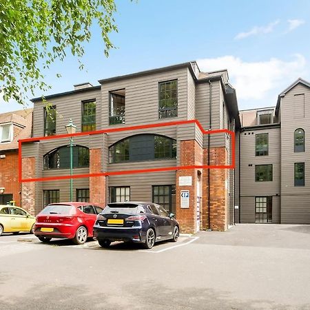 Stylish City Centre Apartment With Sauna Chichester Bagian luar foto