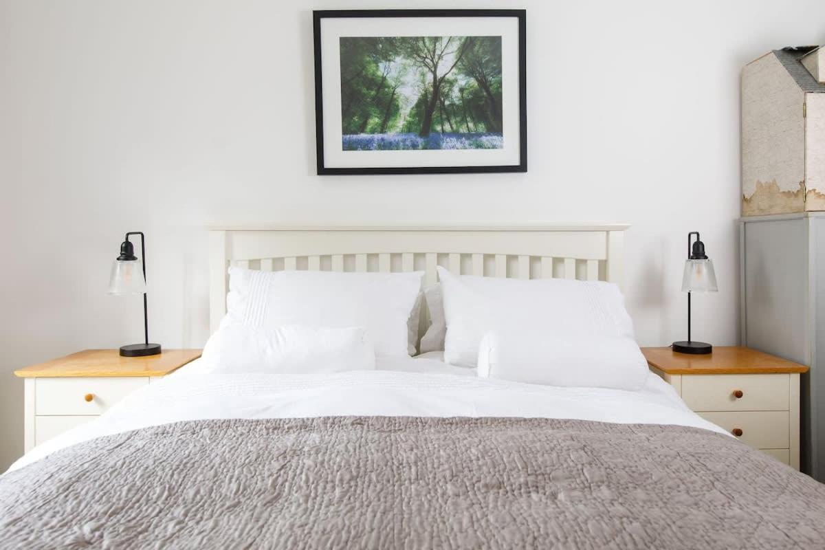 Stylish City Centre Apartment With Sauna Chichester Bagian luar foto