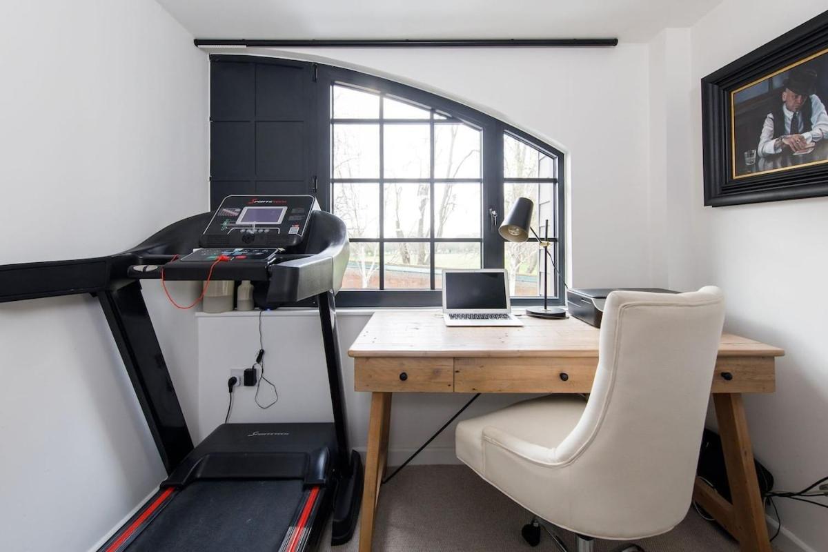 Stylish City Centre Apartment With Sauna Chichester Bagian luar foto