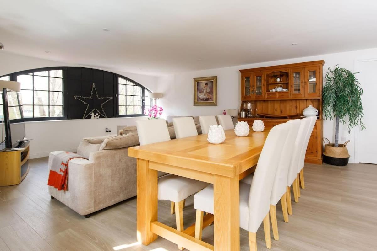 Stylish City Centre Apartment With Sauna Chichester Bagian luar foto