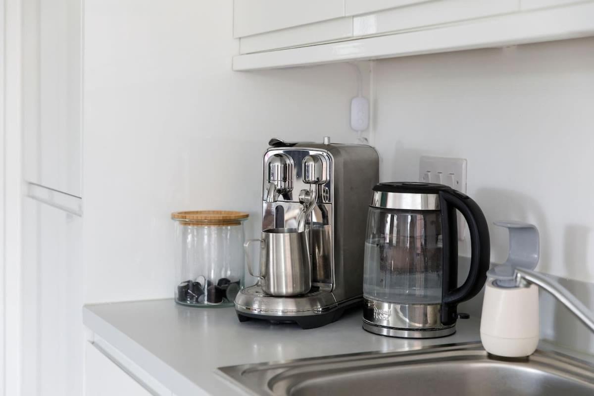 Stylish City Centre Apartment With Sauna Chichester Bagian luar foto