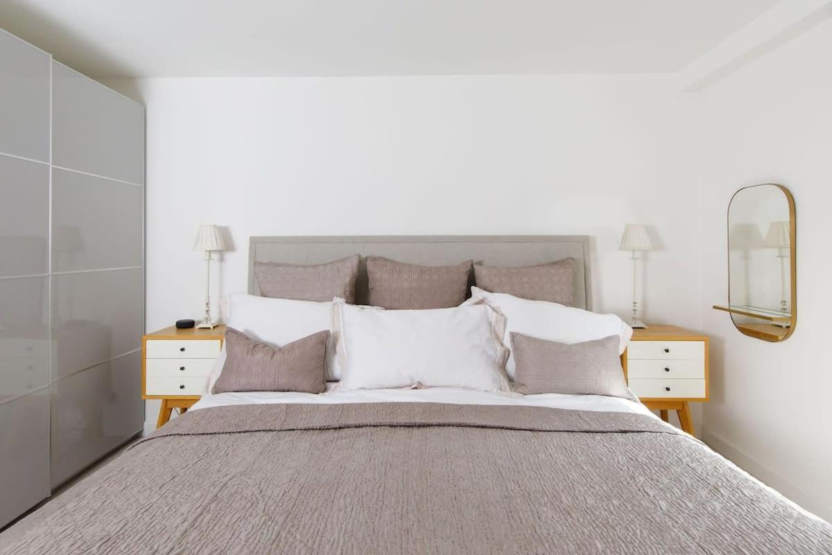 Stylish City Centre Apartment With Sauna Chichester Bagian luar foto