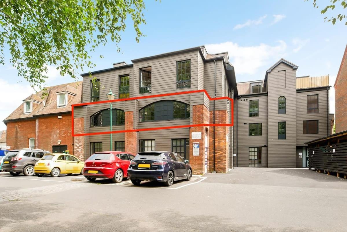 Stylish City Centre Apartment With Sauna Chichester Bagian luar foto