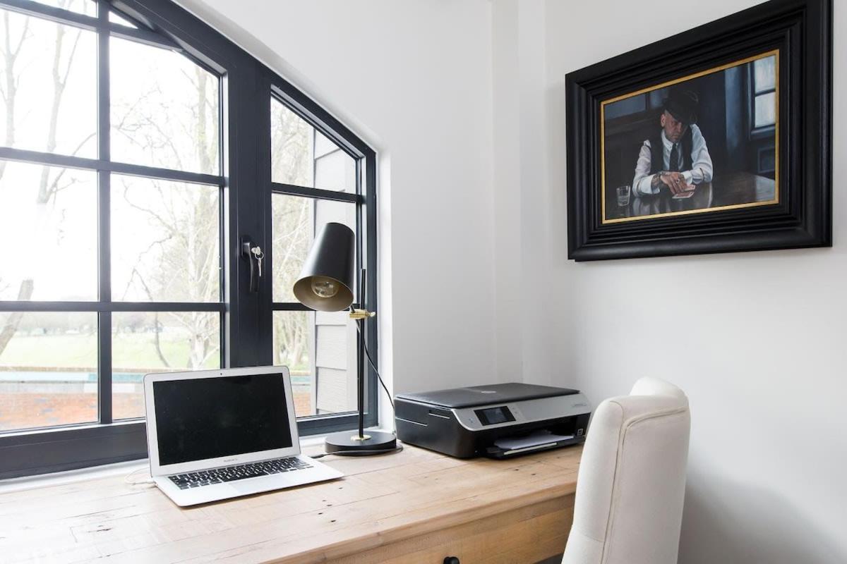 Stylish City Centre Apartment With Sauna Chichester Bagian luar foto